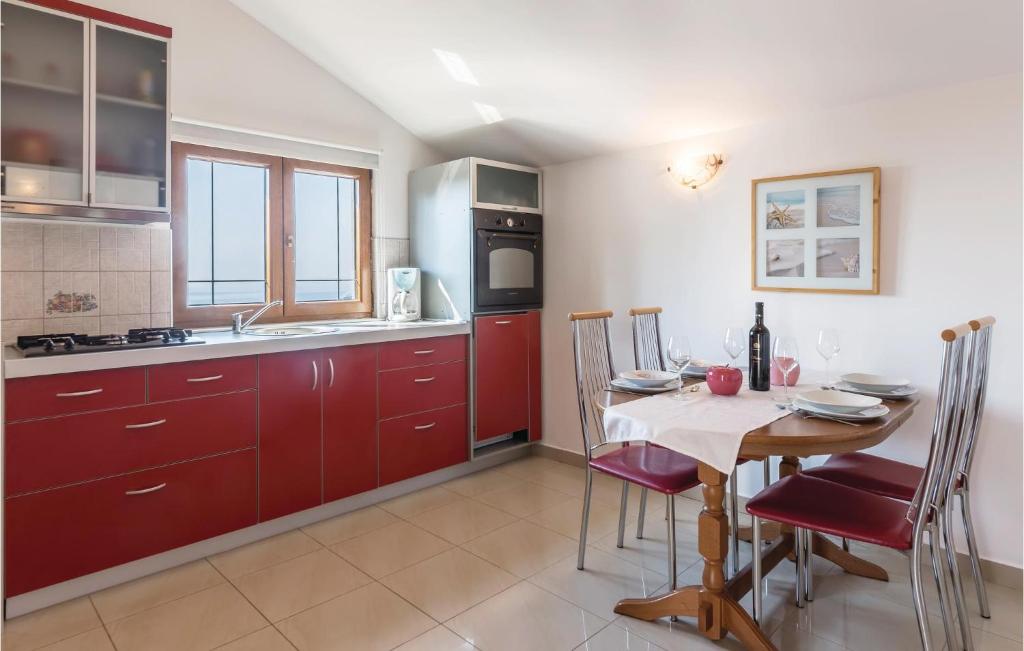 Kuchyň nebo kuchyňský kout v ubytování Apartment Koromacno Sveti Lovrec