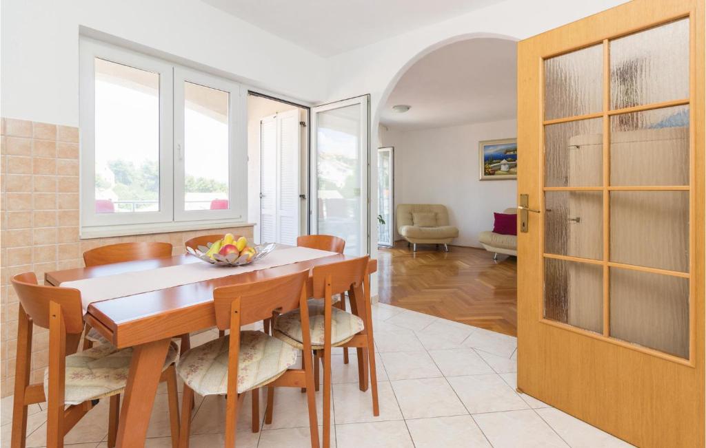 Zdjęcie z galerii obiektu Apartment Komoseva I w mieście Mali Iž