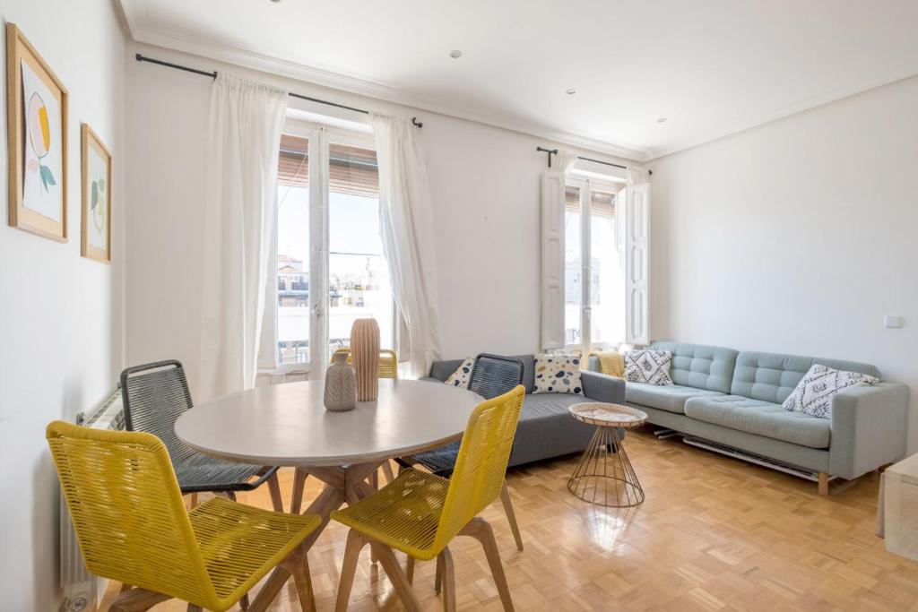Spacious apartment-4Bedrooms 2Bathrooms - Goya