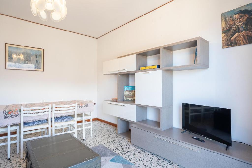TV a/nebo společenská místnost v ubytování Bellavista - Residence in Barzio center near free ski shuttle