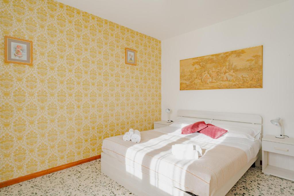 Postel nebo postele na pokoji v ubytování Bellavista - Residence in Barzio center near free ski shuttle