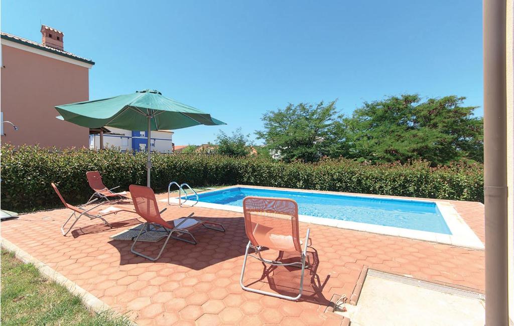 Basen w obiekcie Holiday Home Volme lub w pobliżu
