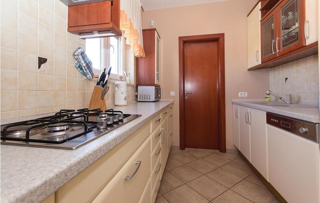 Kuchnia lub aneks kuchenny w obiekcie Holiday Home Volme