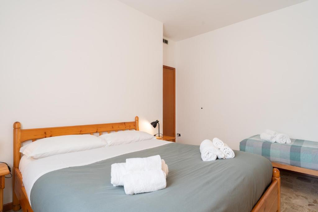 Postel nebo postele na pokoji v ubytování Bellavista - Residence in Barzio center near free ski shuttle