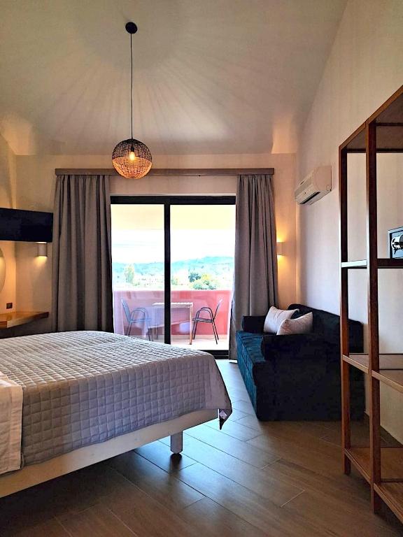 Postel nebo postele na pokoji v ubytování Legends Hotel Sidari Corfu