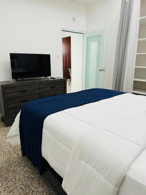 Postel nebo postele na pokoji v ubytování Savvys Place