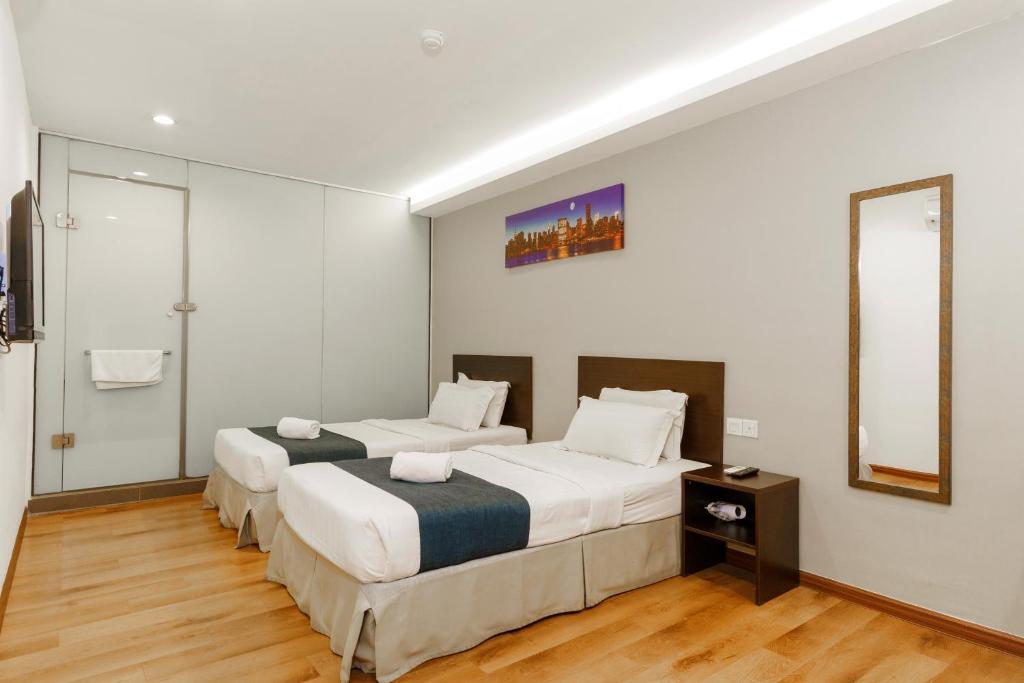Postel nebo postele na pokoji v ubytování Orange Hotel Kota Kemuning @ Shah Alam