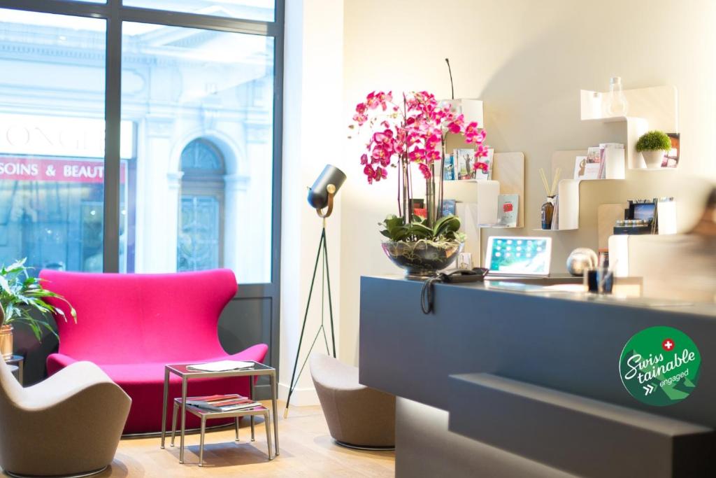 Posezení v ubytování Hôtel des Voyageurs Boutique