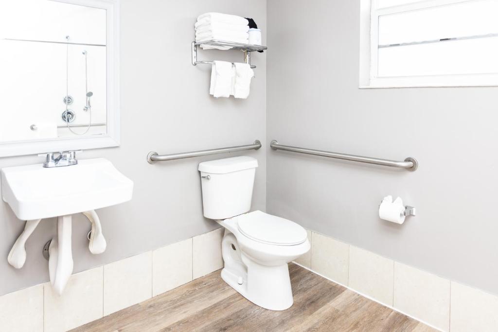 Ocean Reef Suites - 