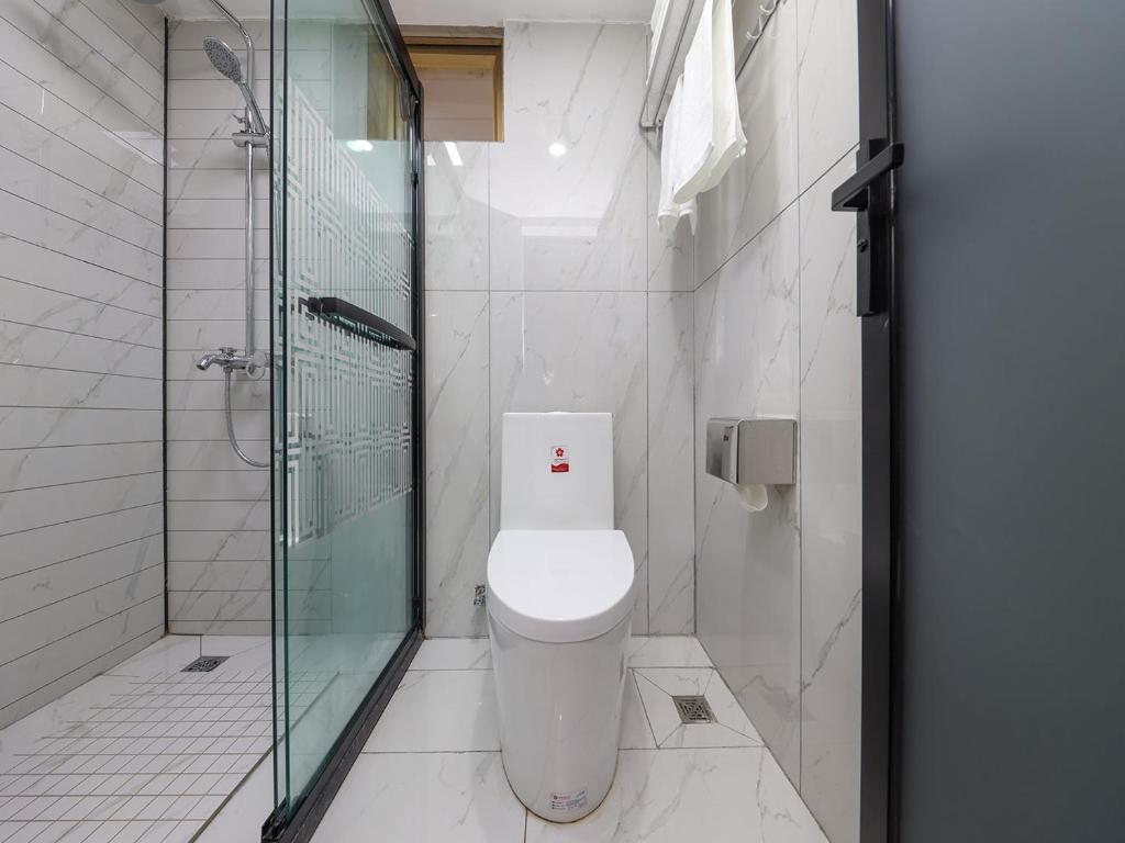 Koupelna v ubytování Annie Apartment - only 120 metres from Metro Line 2 Exit B of Chuanxingulou