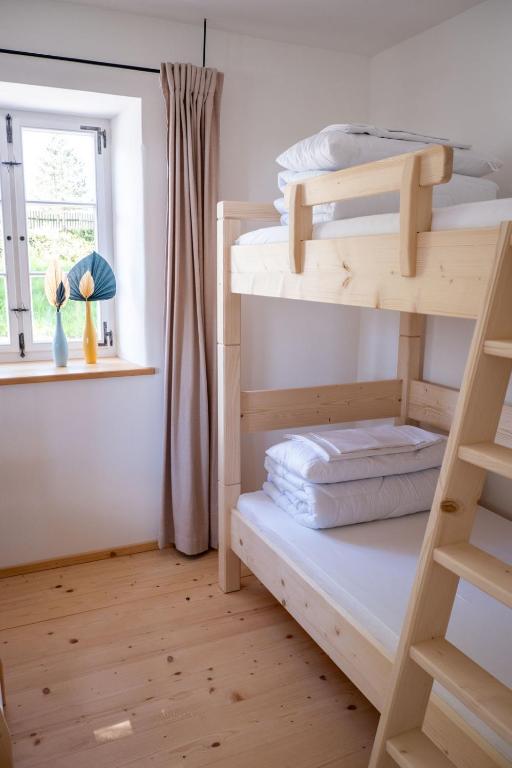 Postel nebo postele na pokoji v ubytování Pilgerhaus Wildsteig