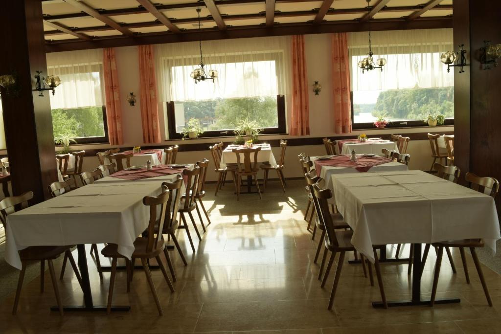 Restaurace v ubytování Gasthof s'Schatzkastl
