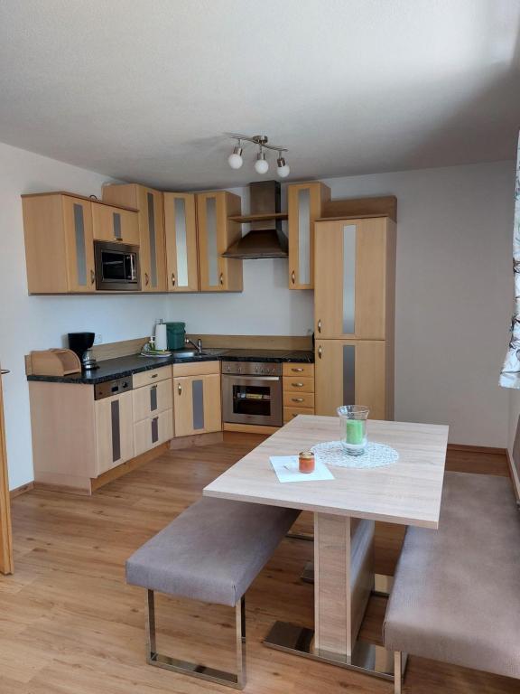 Kuchyňa alebo kuchynka v ubytovaní Ferienwohnung Gstreinthaler