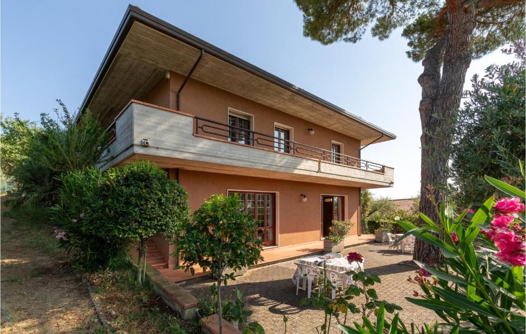 Vonkajšia záhrada v ubytovaní Gorgeous Home In Passignano Sul Trasime