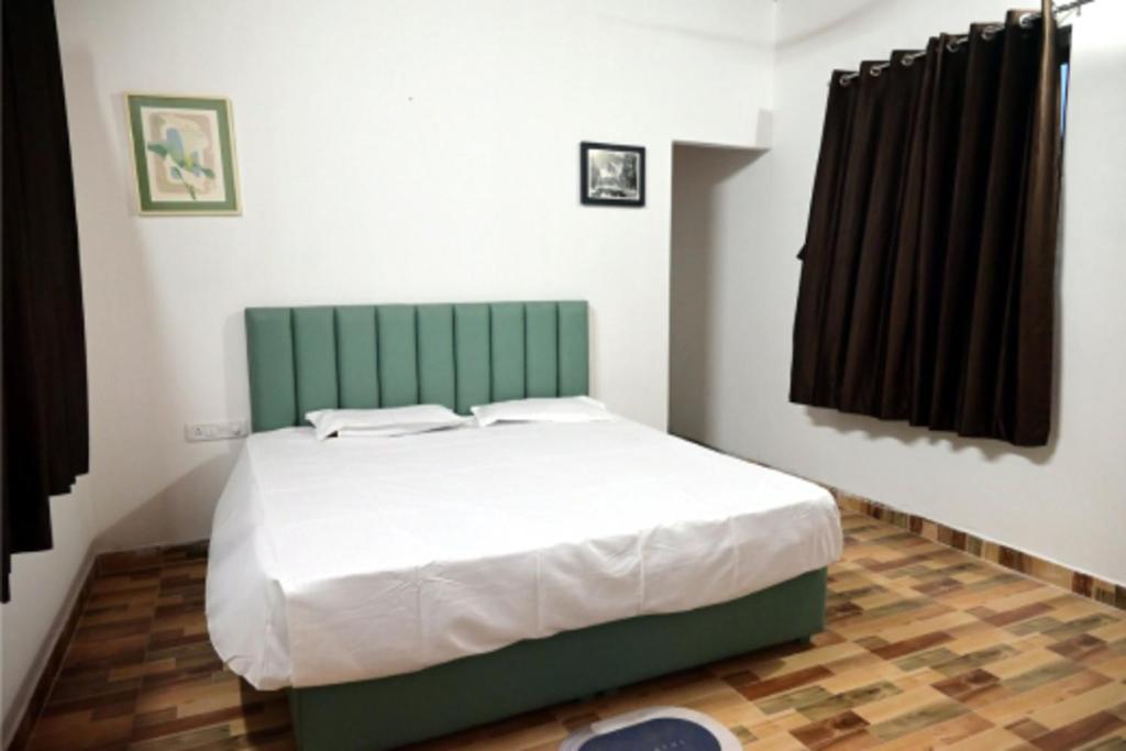 Postel nebo postele na pokoji v ubytování Stone Yard Resort