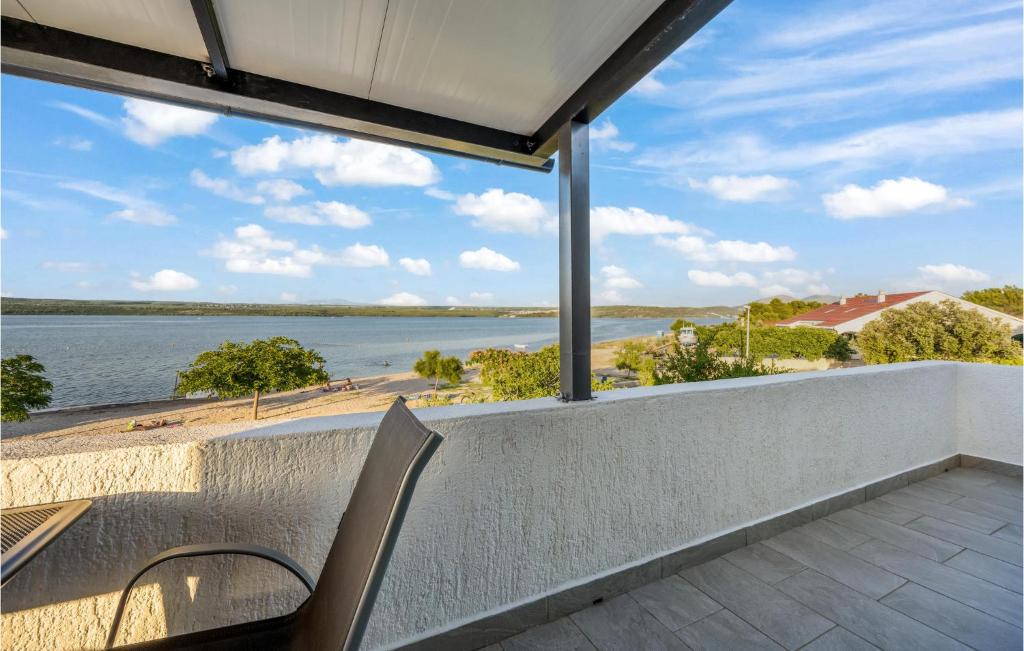 Balkón alebo terasa v ubytovaní 4 Bedroom Beautiful Home In Raslina