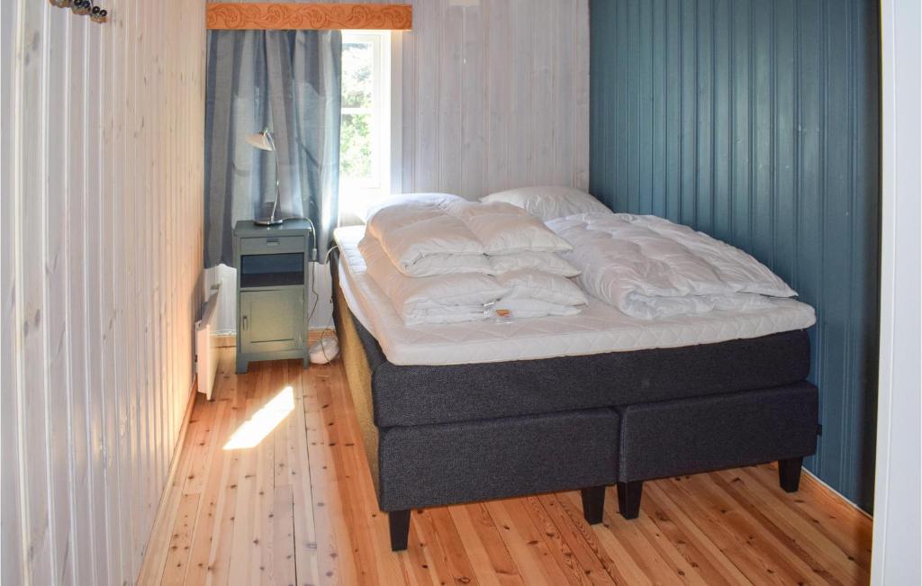 Postel nebo postele na pokoji v ubytování 4 Bedroom Lovely Home In Treungen