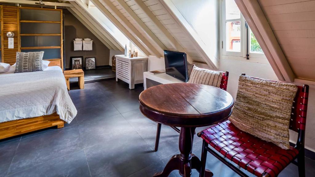Uma cama ou camas num quarto em Pietermaai Boutique Hotel
