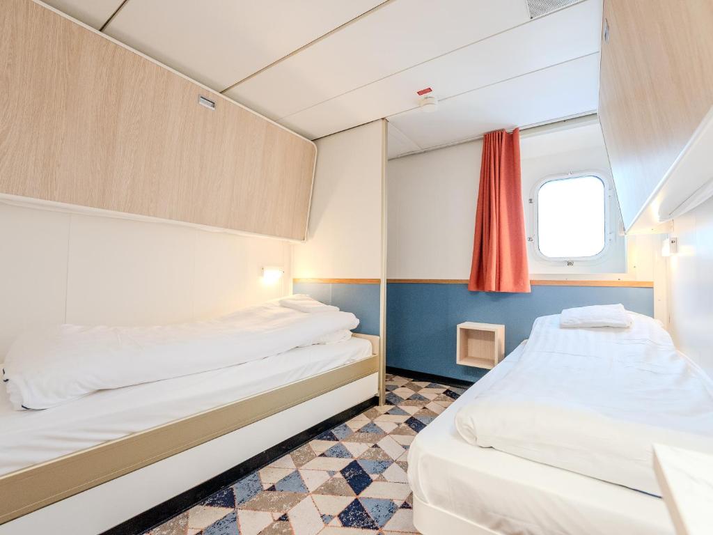 Postel nebo postele na pokoji v ubytování DFDS Ferry - Amsterdam to Newcastle