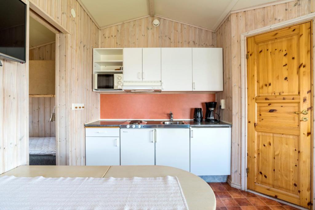 Kuchyň nebo kuchyňský kout v ubytování First Camp Björkäng-Varberg