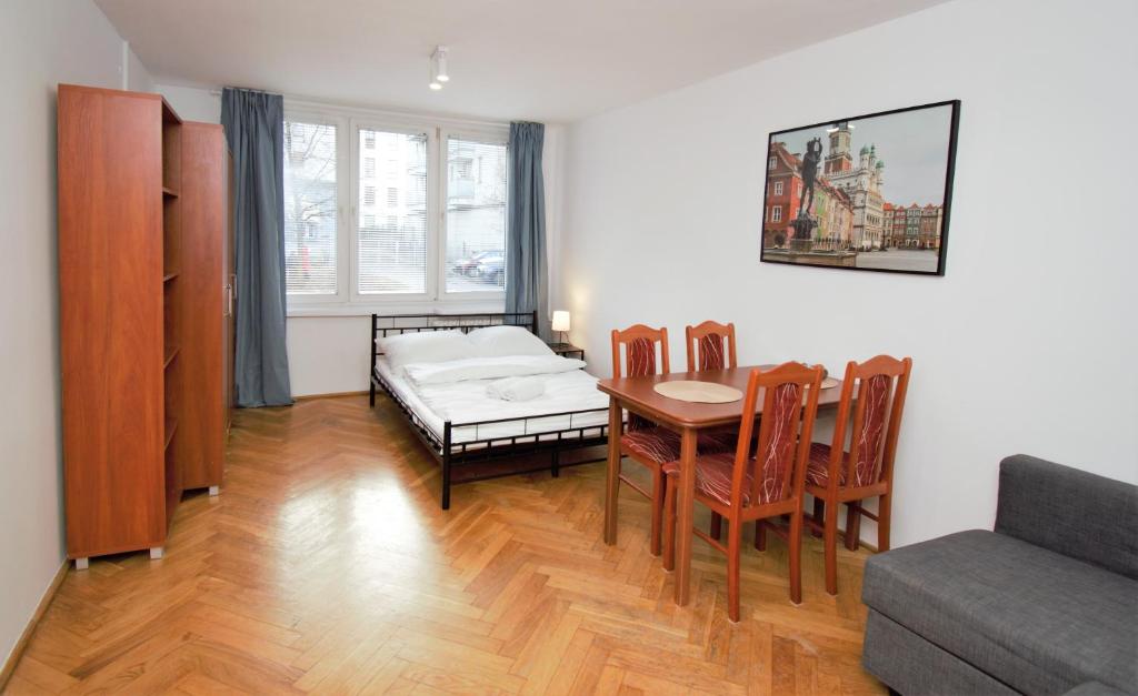 Postel nebo postele na pokoji v ubytování roomspoznan po - Pokoje Kazimierza Wiekiego - 24h self check-in