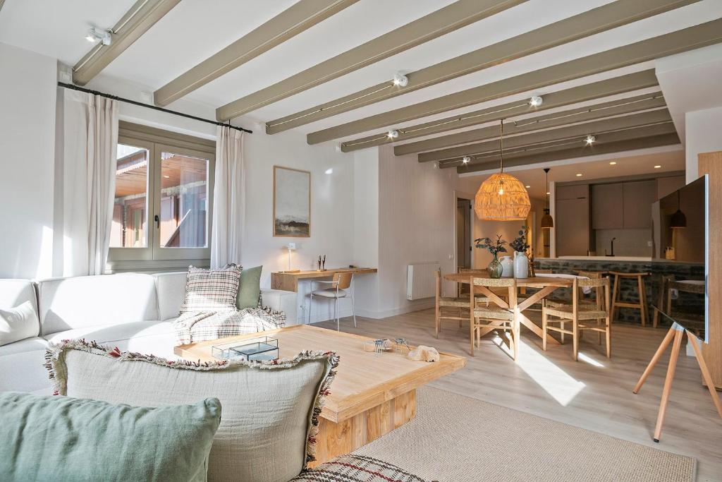 Posezení v ubytování Luderna - Apartamento con terraza Bonaigua B3 Toran