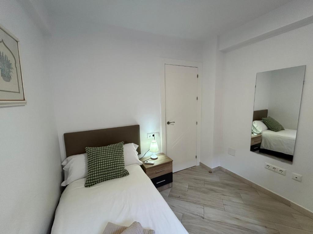 Posteľ alebo postele v izbe v ubytovaní Adoorable Malaga Center