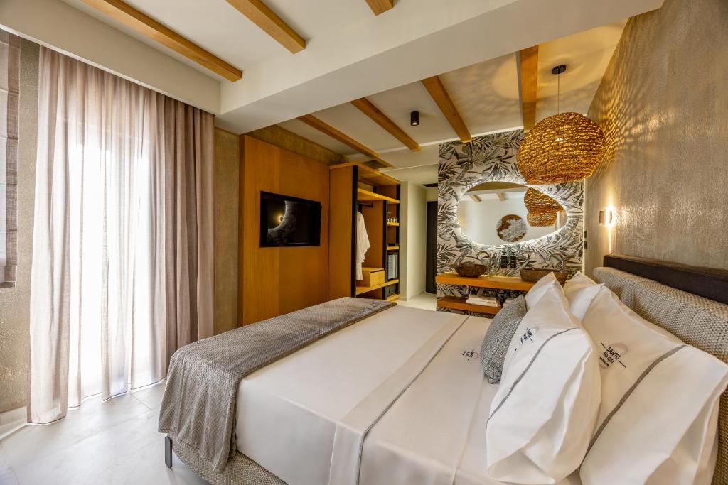 Postel nebo postele na pokoji v ubytování Santo Mangata Boutique Hotel