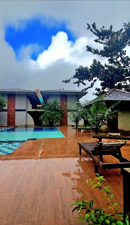 Bazén v ubytování Peacock Eco Resort Sigiriya nebo v jeho okolí
