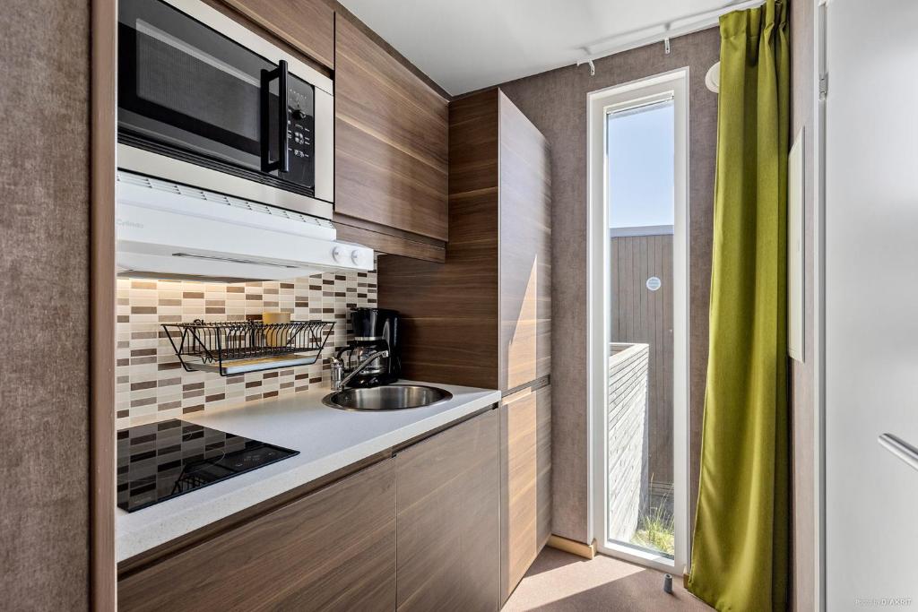 Kuchyň nebo kuchyňský kout v ubytování First Camp City-Strömstad