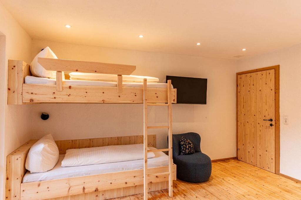 Postel nebo postele na pokoji v ubytování ZugspitzApps,Villa SONNENSCHEIN