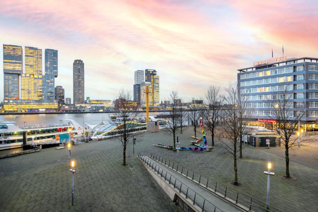 Nespecifikovaný výhled na destinaci Rotterdam nebo výhled na město při pohledu z hotelu