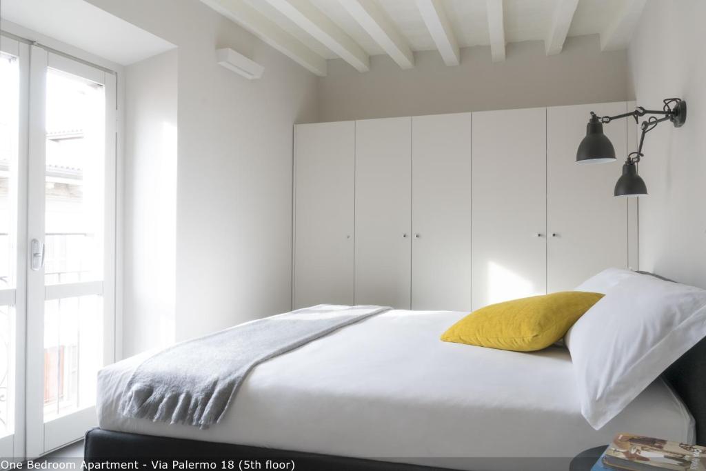 Łóżko lub łóżka w pokoju w obiekcie Brera Apartments