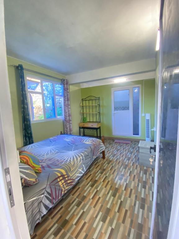 Postel nebo postele na pokoji v ubytování La Rosedepine chez Mariani chez l'habitant