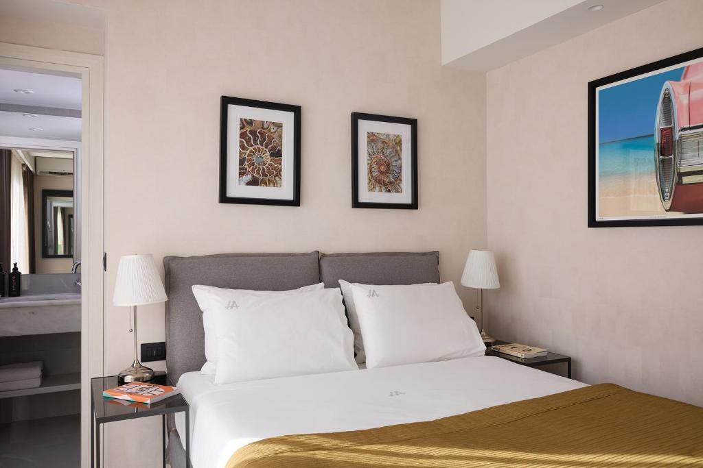 Posteľ alebo postele v izbe v ubytovaní Astor Hotel Athens