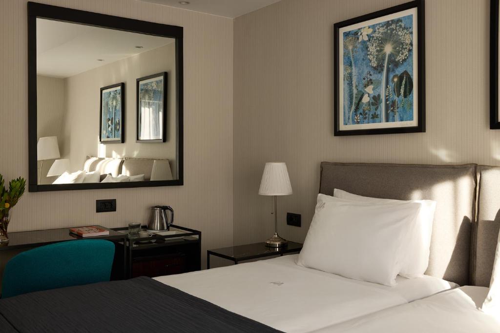 Posteľ alebo postele v izbe v ubytovaní Astor Hotel Athens
