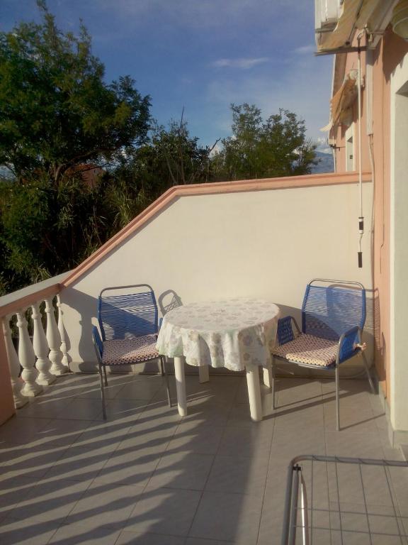 Balkón alebo terasa v ubytovaní Apartment in Privlaka with sea view, terrace, air conditioning, WiFi 3591-2