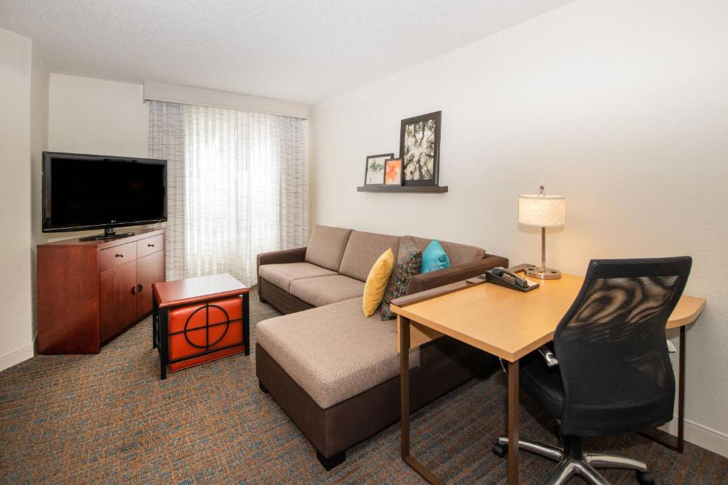 Residence Inn by Marriott Newark Silicon Valley - Suite Queen De Un Dormitorio Con Sofá Cama
