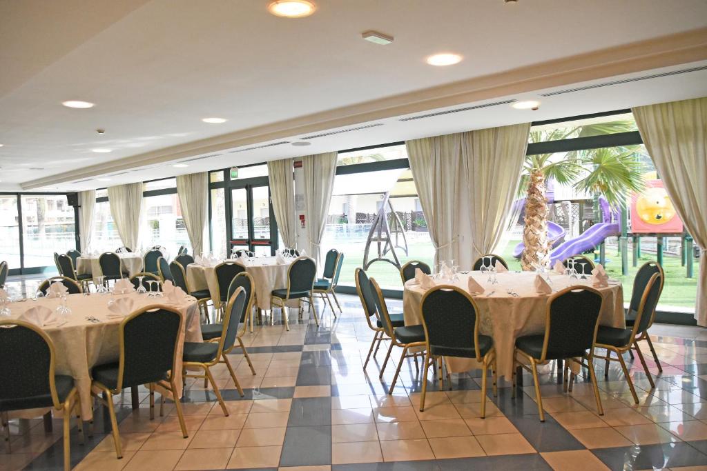 Restaurace v ubytování Park Hotel & Dependance con Spiaggia