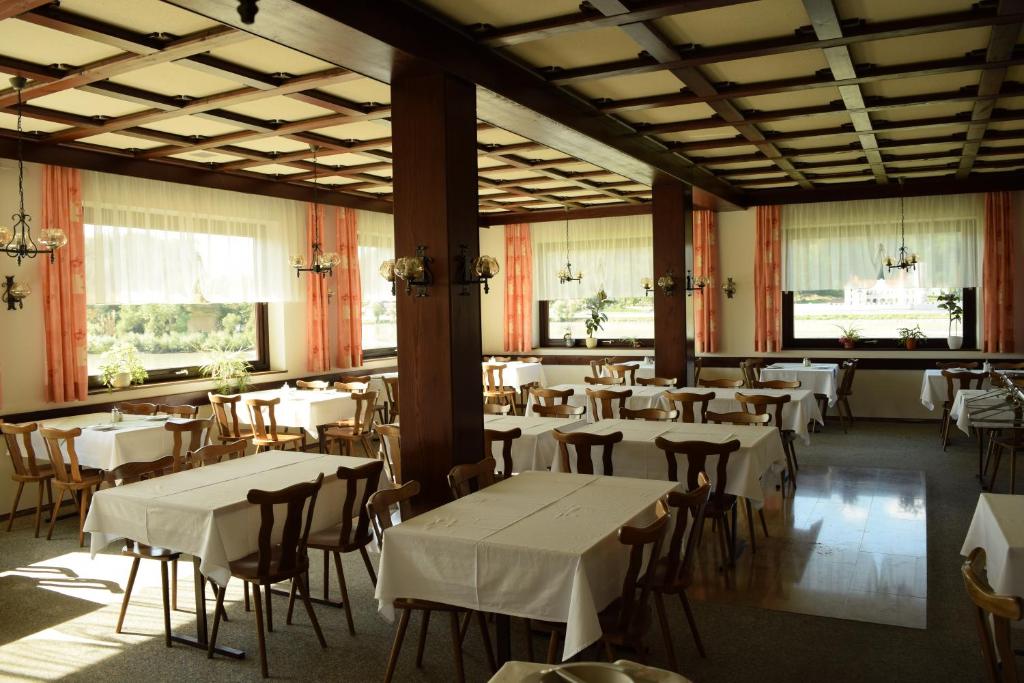 Restaurace v ubytování Gasthof s'Schatzkastl