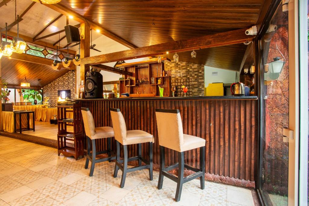 Lounge nebo bar v ubytování Stone Water Eco Resort