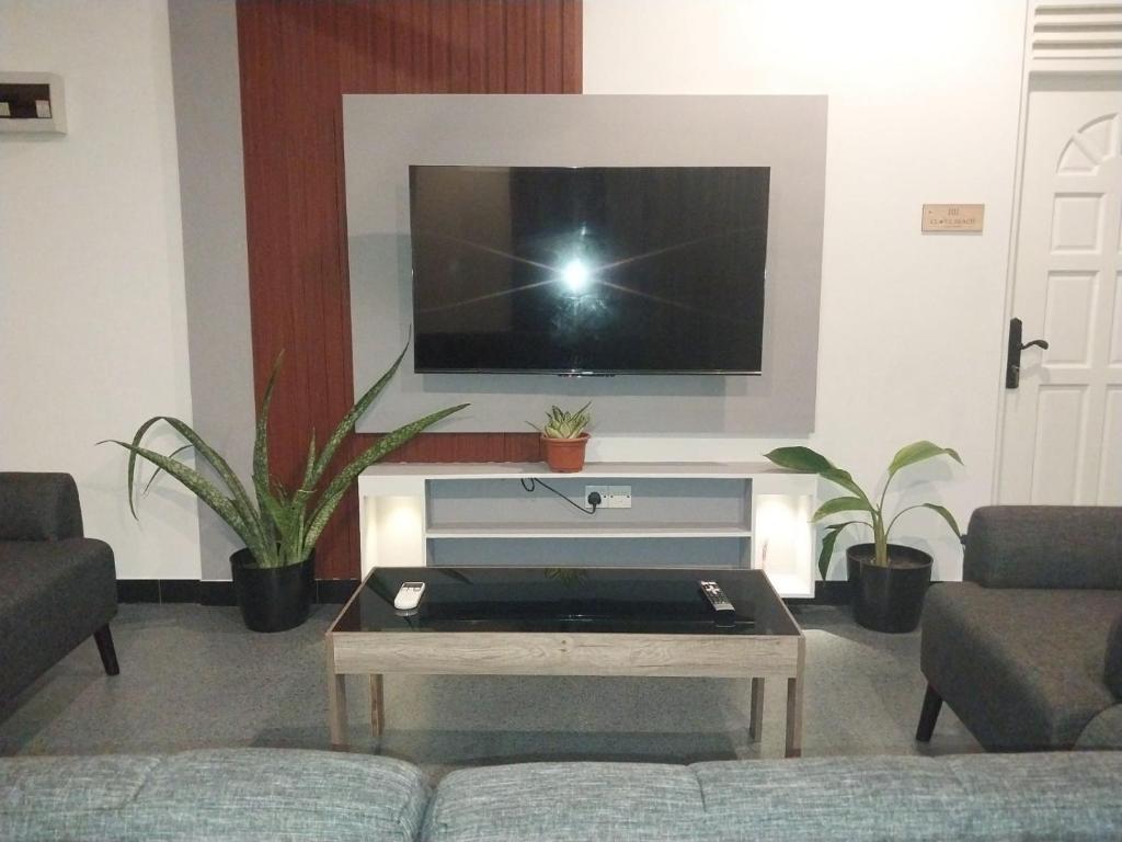 TV a/nebo společenská místnost v ubytování Clove Beach