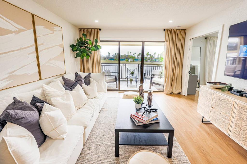 a living room with a white couch and a table at The Sunset Cove in Wesley Chapel