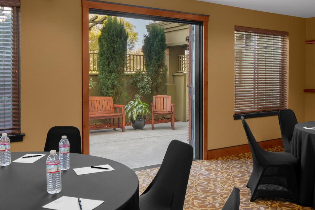 Larkspur Landing Extended Stay Suites Campbell photo