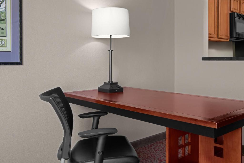 Larkspur Landing Extended Stay Suites Campbell photo