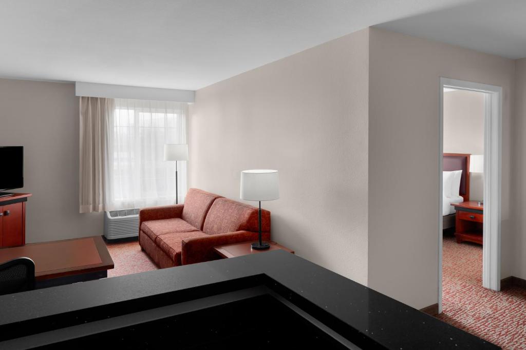 Larkspur Landing Extended Stay Suites Campbell photo