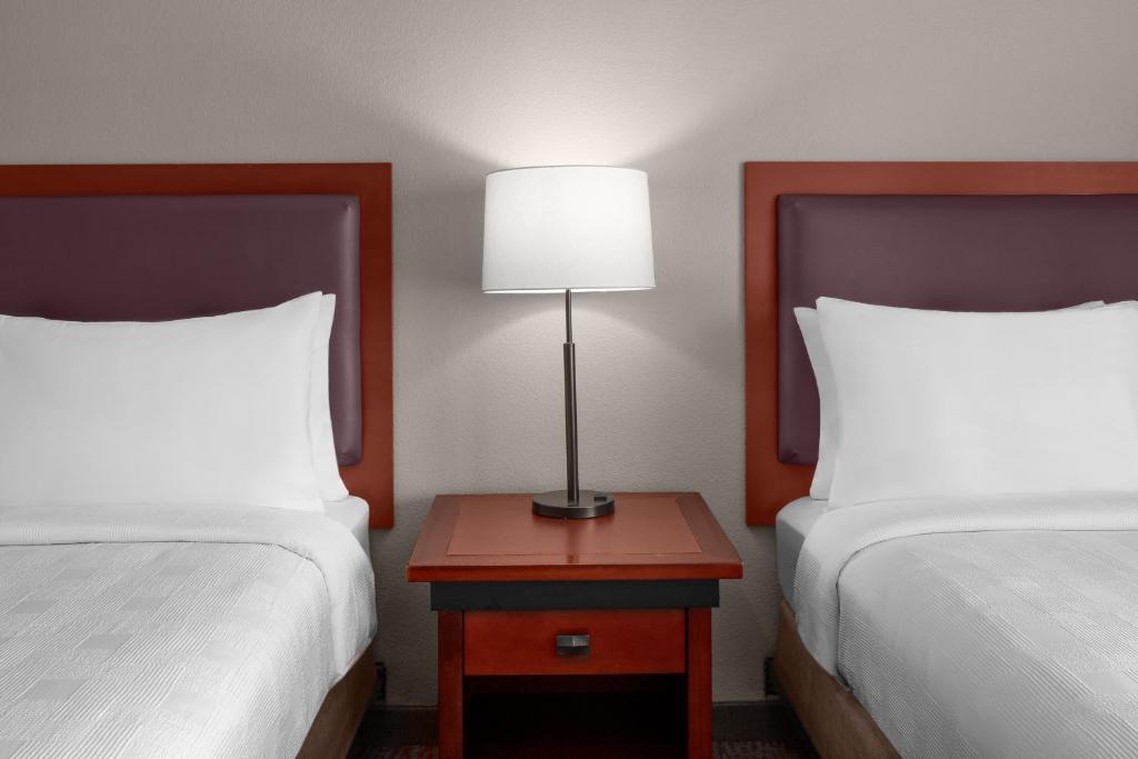 Larkspur Landing Extended Stay Suites Campbell photo