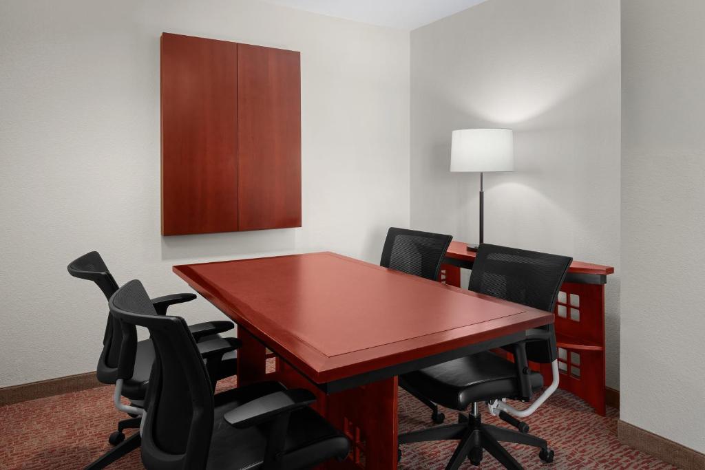 Larkspur Landing Extended Stay Suites Campbell photo