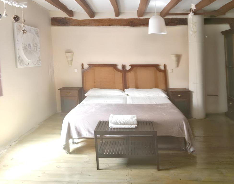 Posteľ alebo postele v izbe v ubytovaní Spacious villa with private pool - Campo de Cuéllar