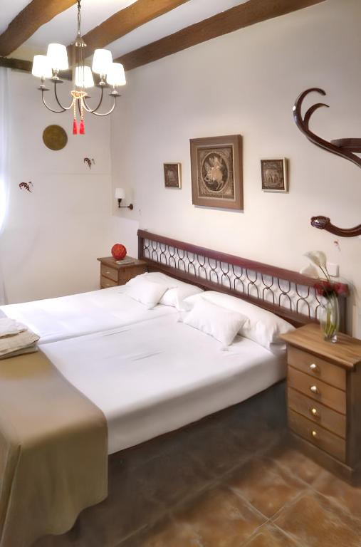 Posteľ alebo postele v izbe v ubytovaní Spacious villa with private pool - Campo de Cuéllar